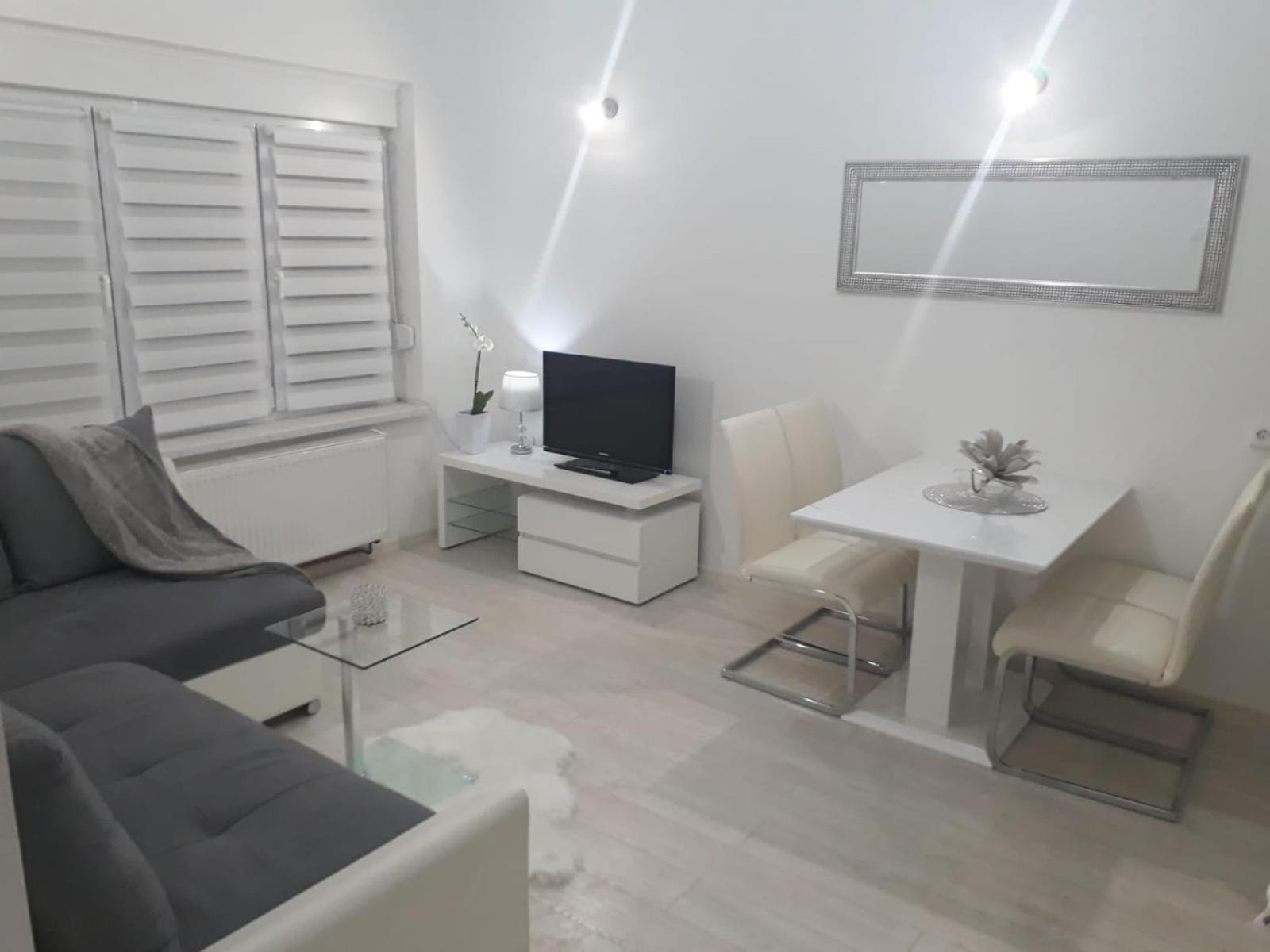 Apartman Kristina - Self Check In & Check Out Otocac Exterior photo